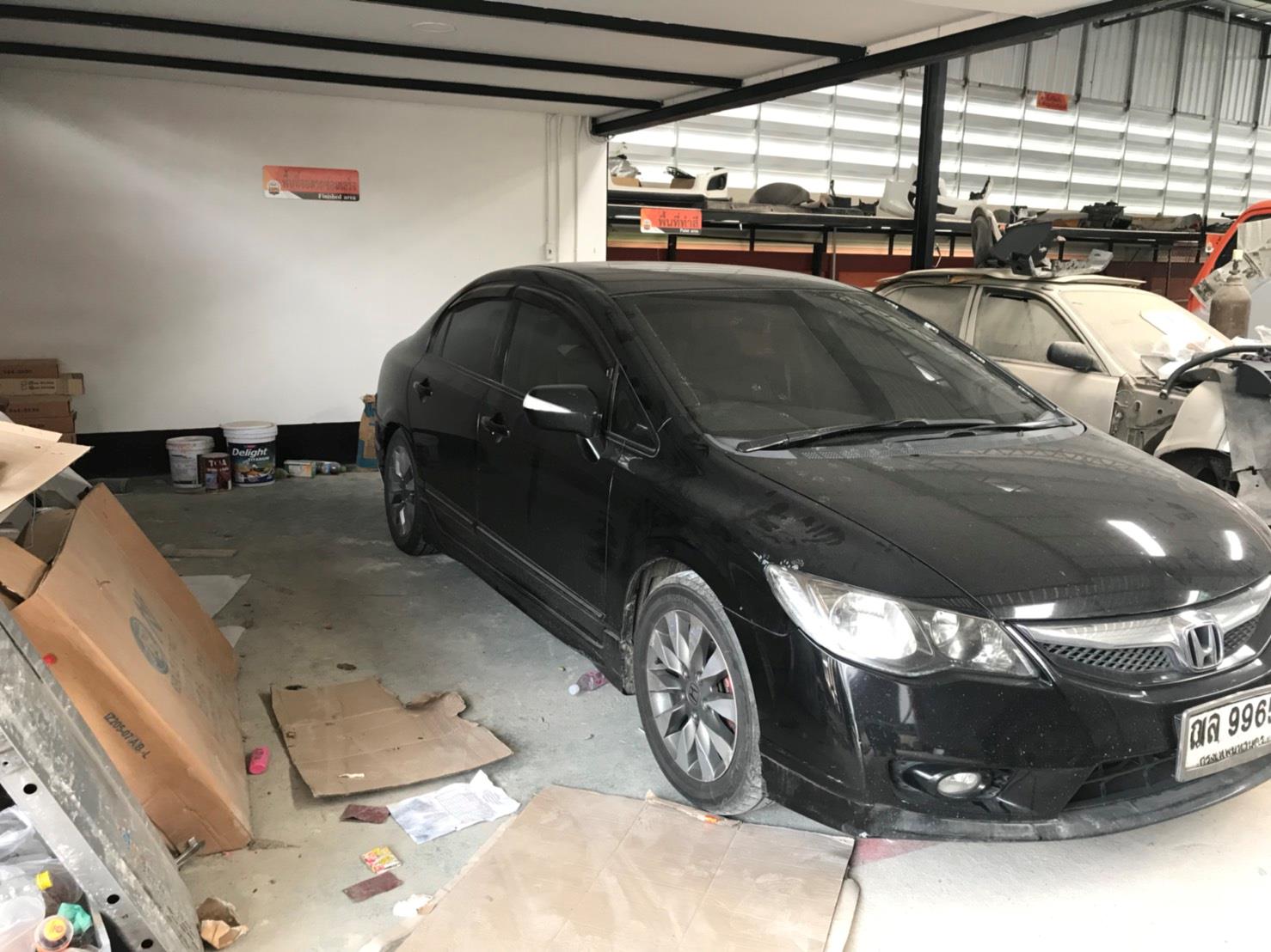 ที่จอดรถรอส่งคืนลูกค้า