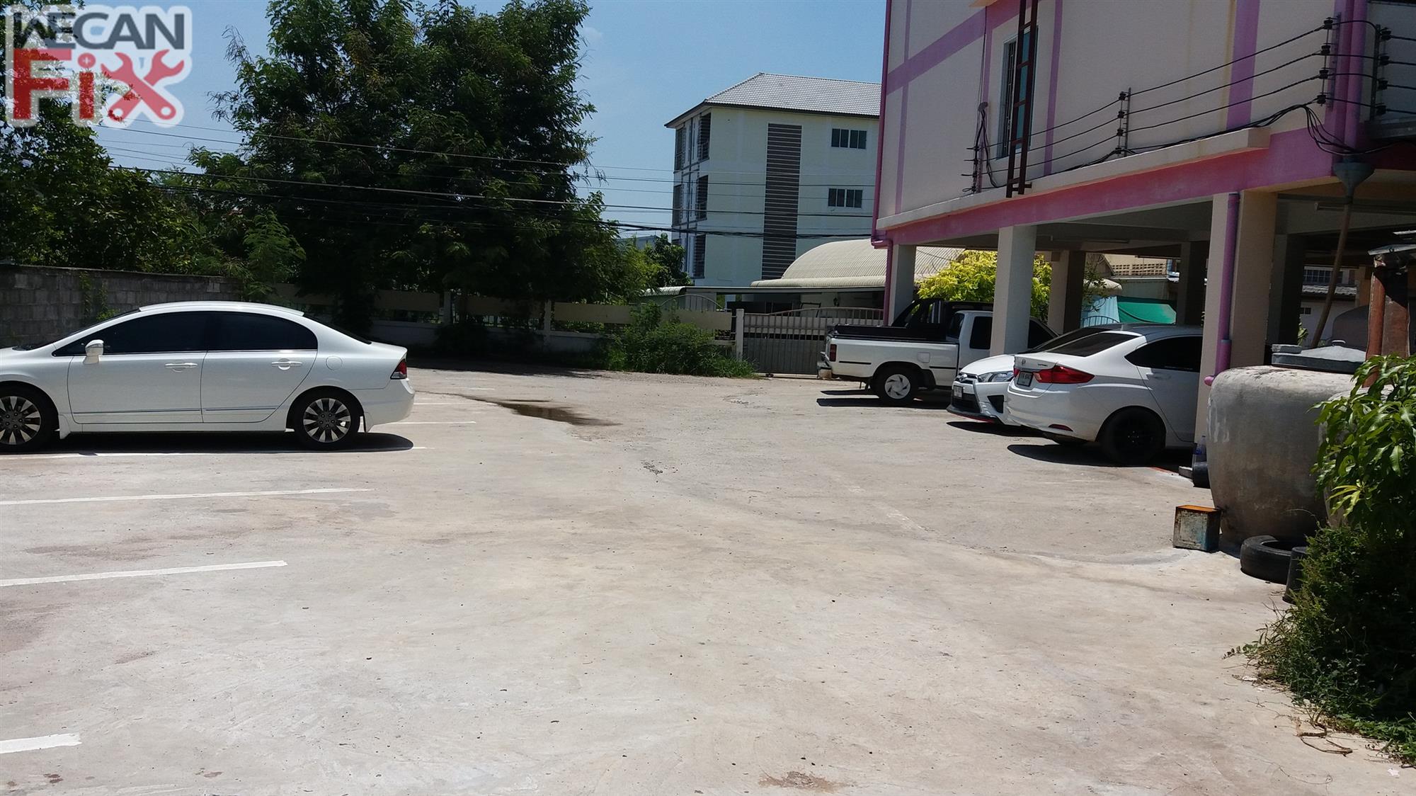 ที่จอดรถรอส่งคืนลูกค้า