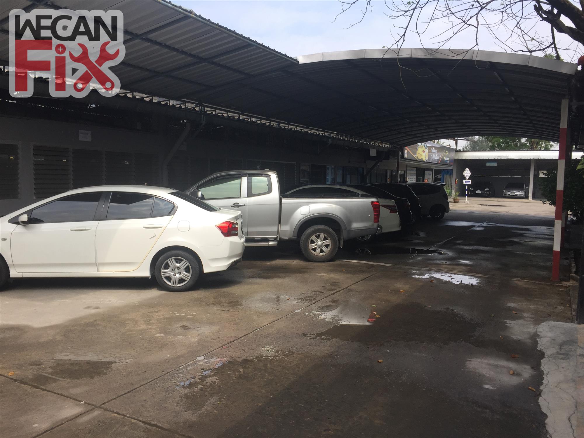 ที่จอดรถรอส่งคืนลูกค้า