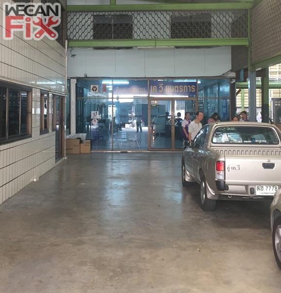 ที่จอดรถรอส่งคืนลูกค้า