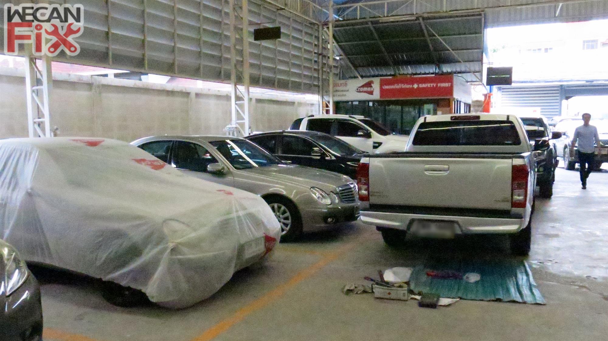 ที่จอดรถรอส่งคืนลูกค้า