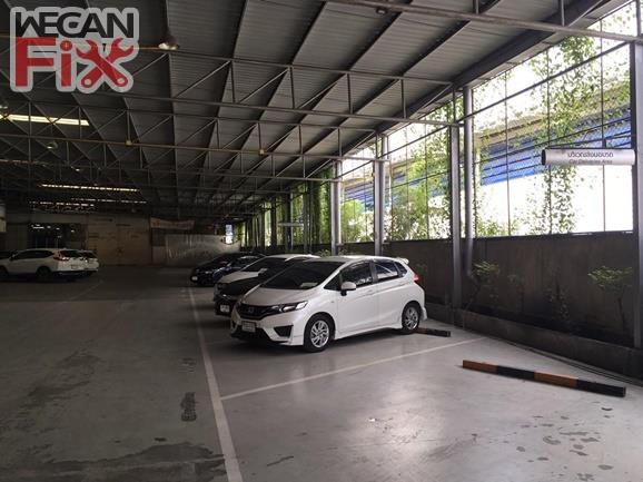 ที่จอดรถรอส่งคืนลูกค้า