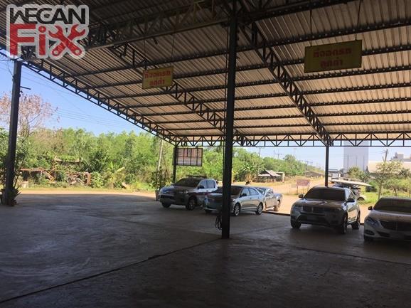 ที่จอดรถรอส่งคืนลูกค้า