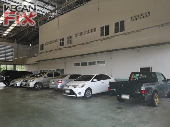 ที่จอดรถรอส่งคืนลูกค้า