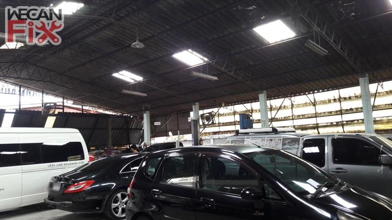 ที่จอดรถรอส่งคืนลูกค้า