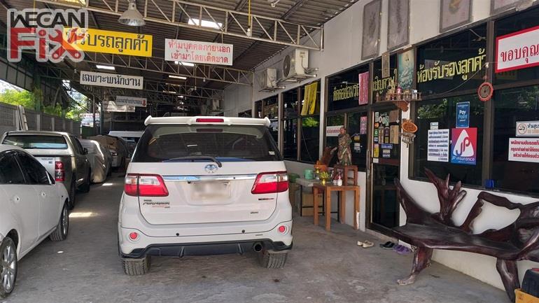 ที่จอดรถรอส่งคืนลูกค้า