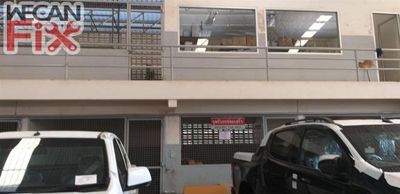 ที่จอดรถรอส่งคืนลูกค้า