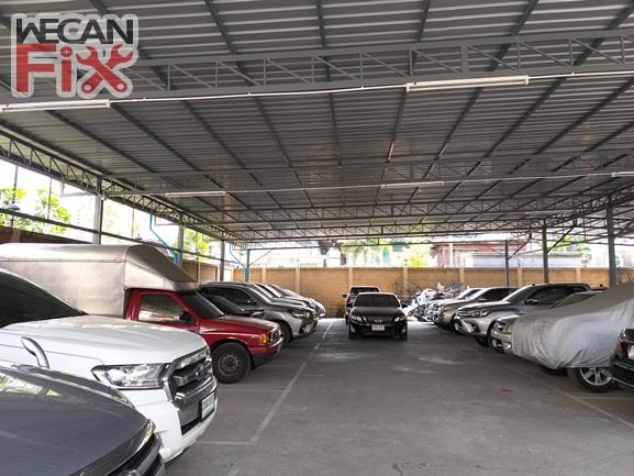 ที่จอดรถรอส่งคืนลูกค้า