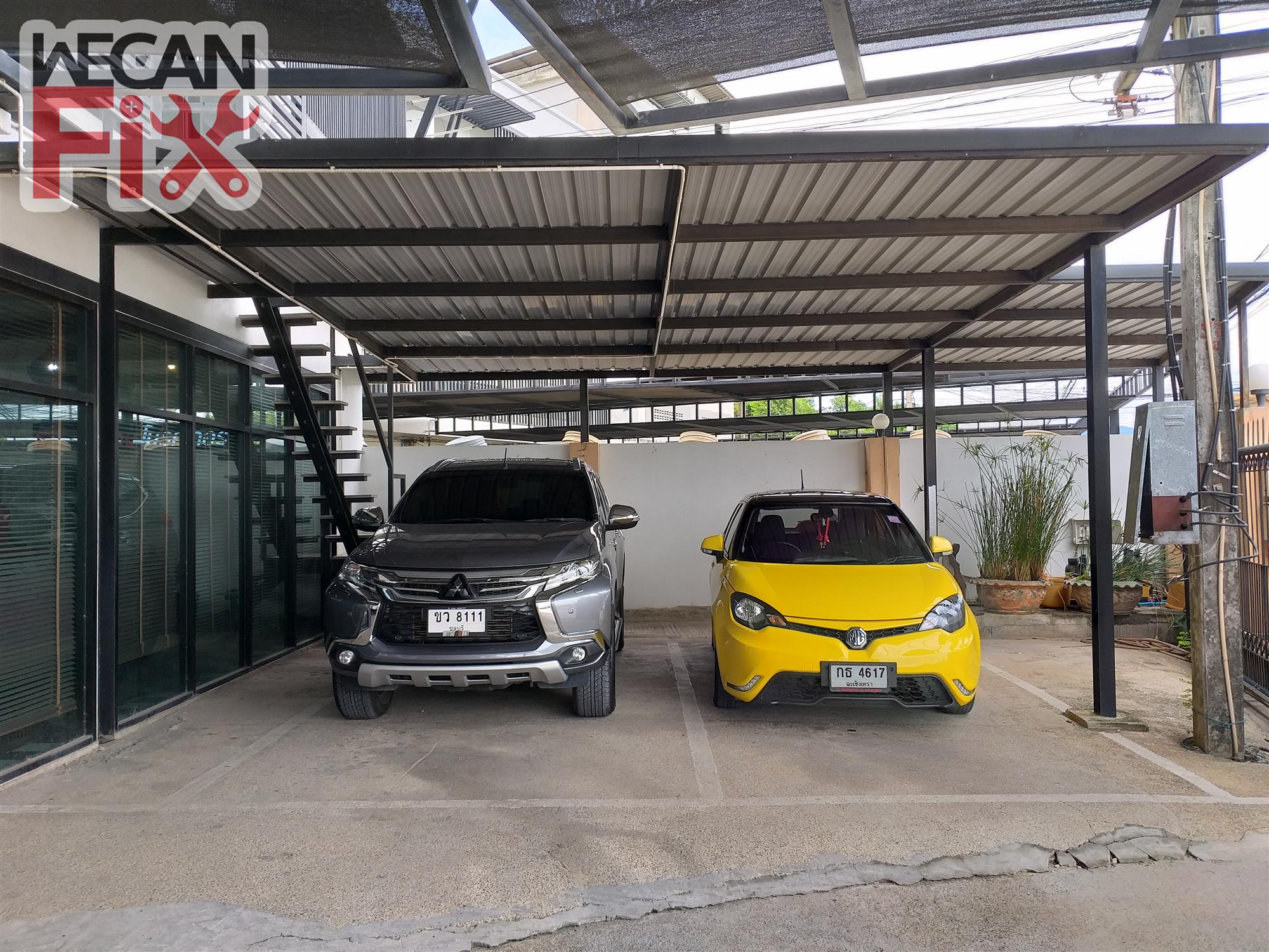 ที่จอดรถรอส่งคืนลูกค้า