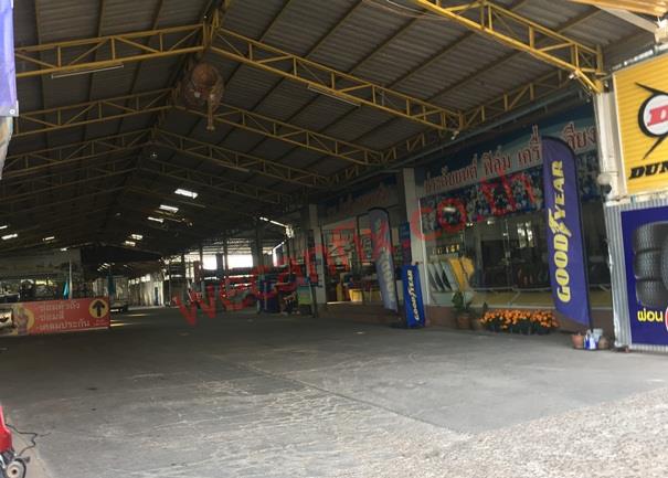 ที่จอดรถรอส่งคืนลูกค้า