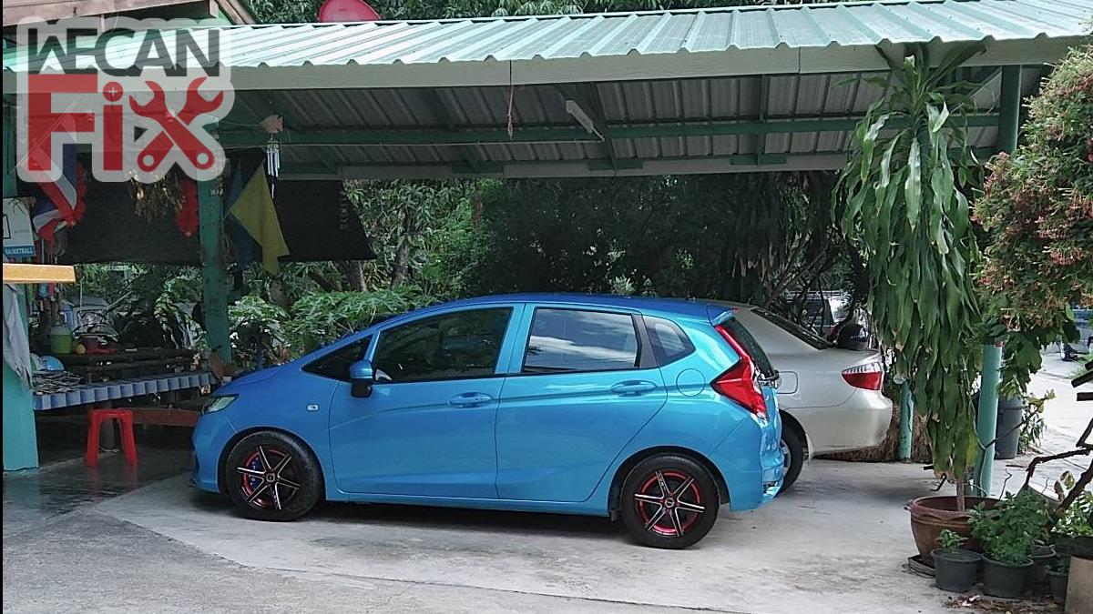 ที่จอดรถรอส่งคืนลูกค้า