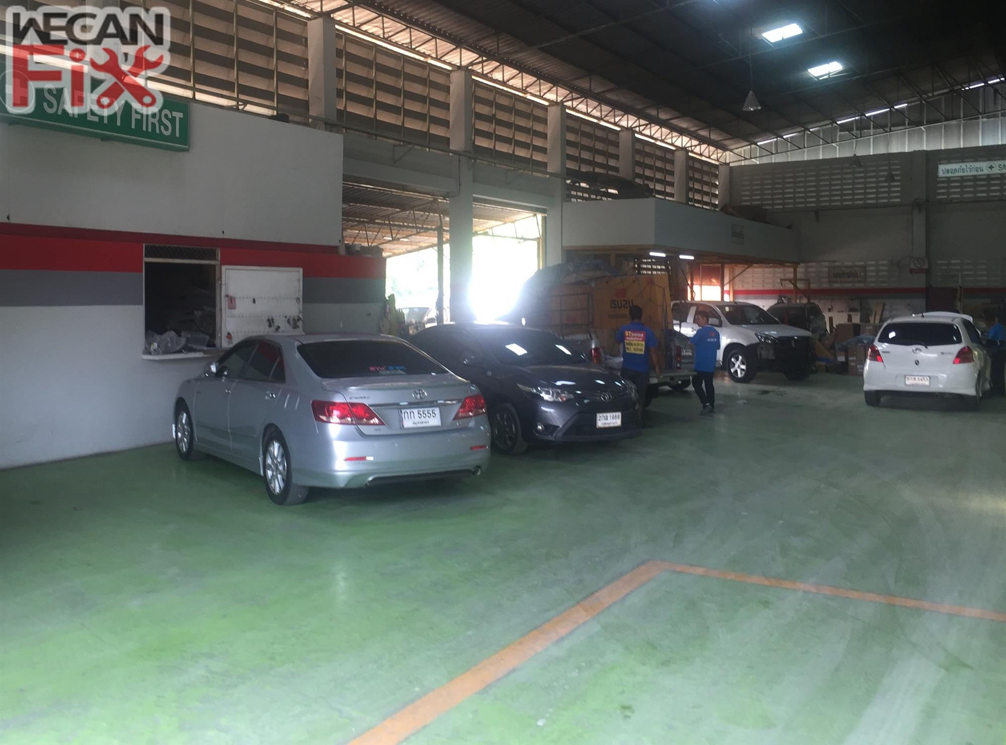 ที่จอดรถรอส่งคืนลูกค้า