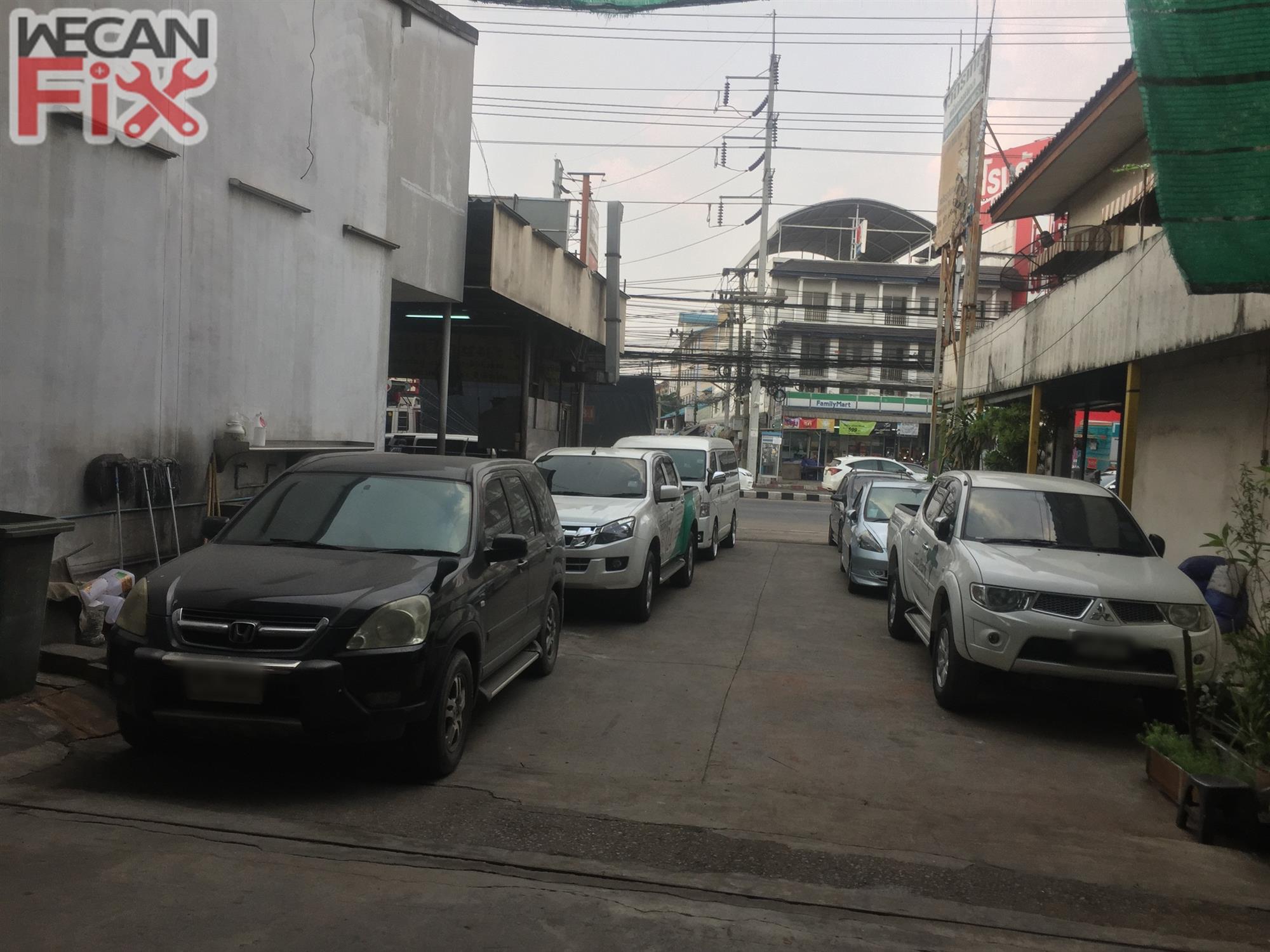 ที่จอดรถรอส่งคืนลูกค้า