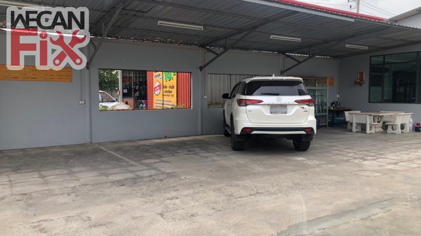 ที่จอดรถรอส่งคืนลูกค้า