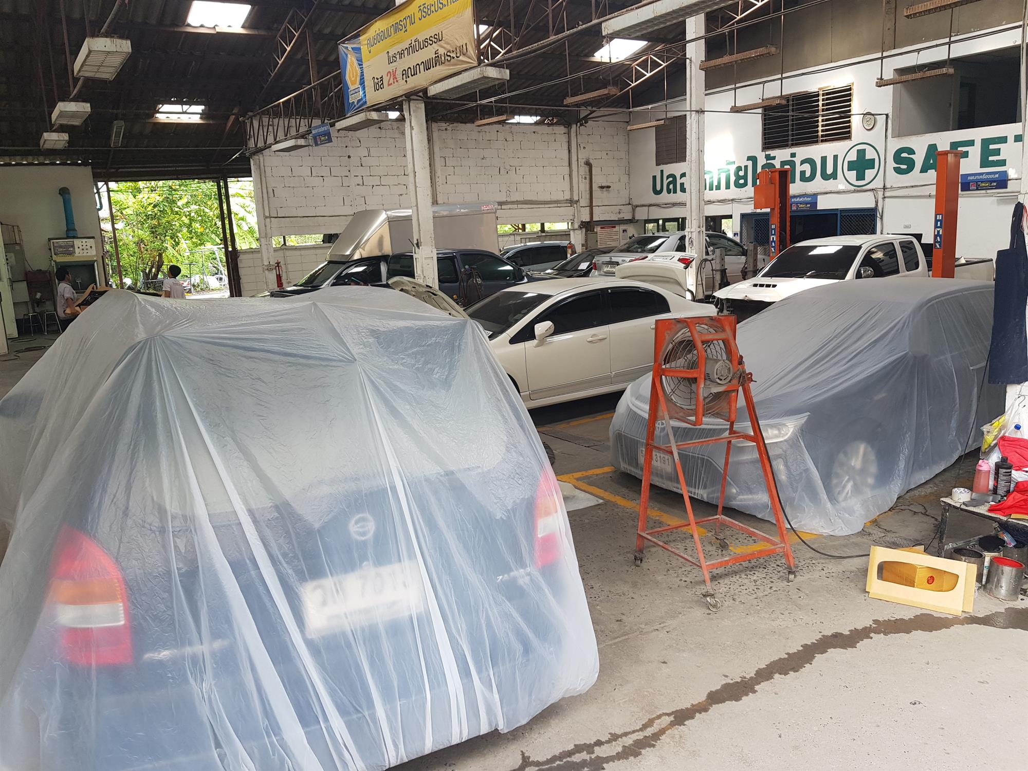 ที่จอดรถรอส่งคืนลูกค้า