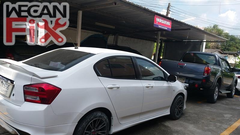 ที่จอดรถรอส่งคืนลูกค้า