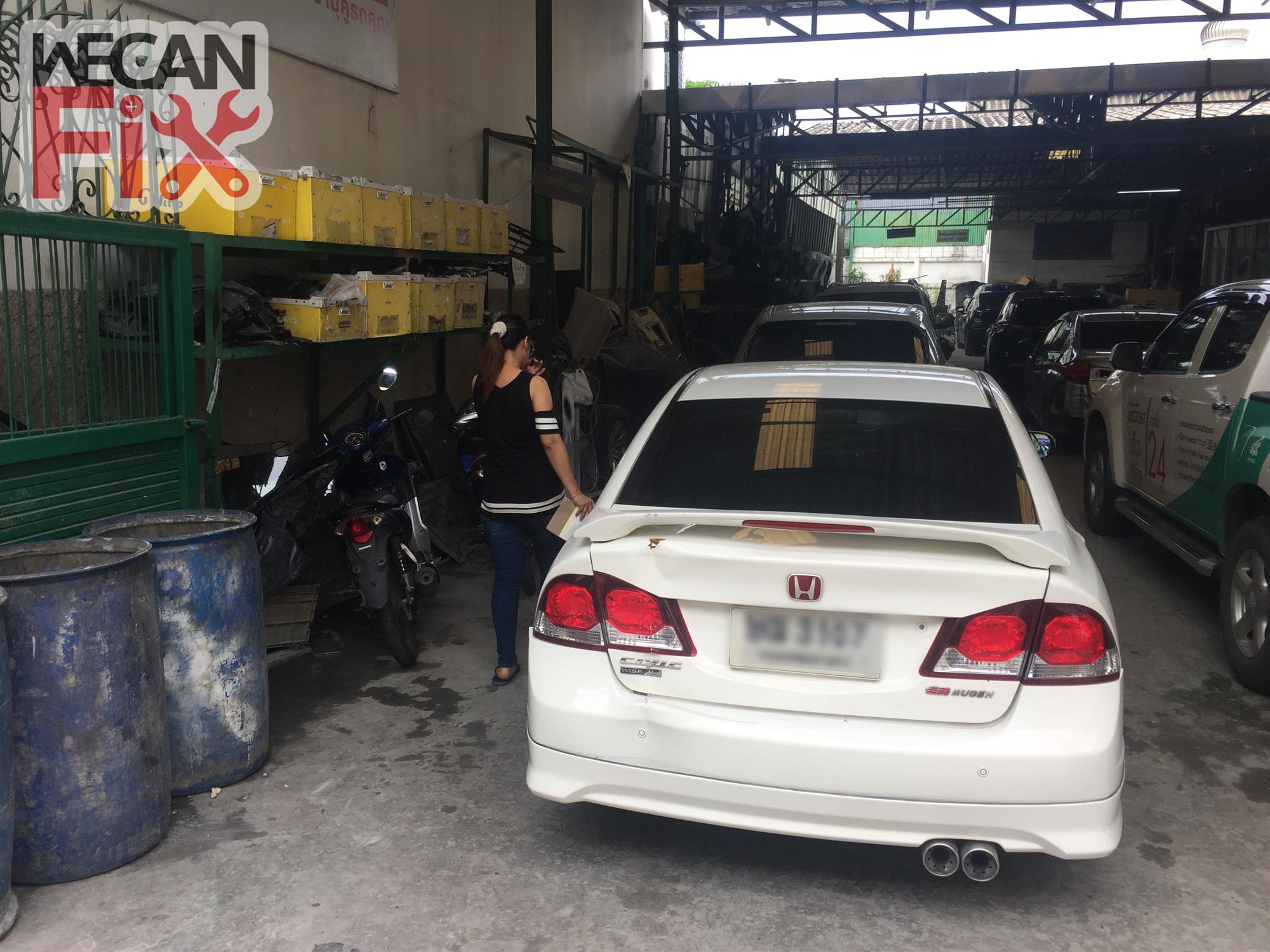 ที่จอดรถรอส่งคืนลูกค้า