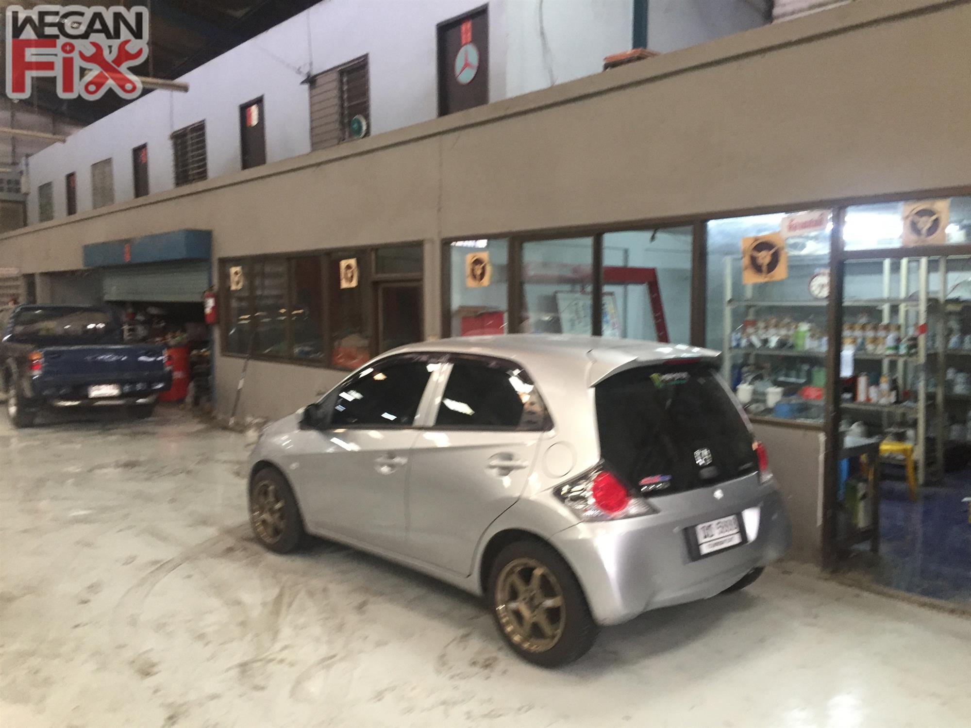 ที่จอดรถรอส่งคืนลูกค้า