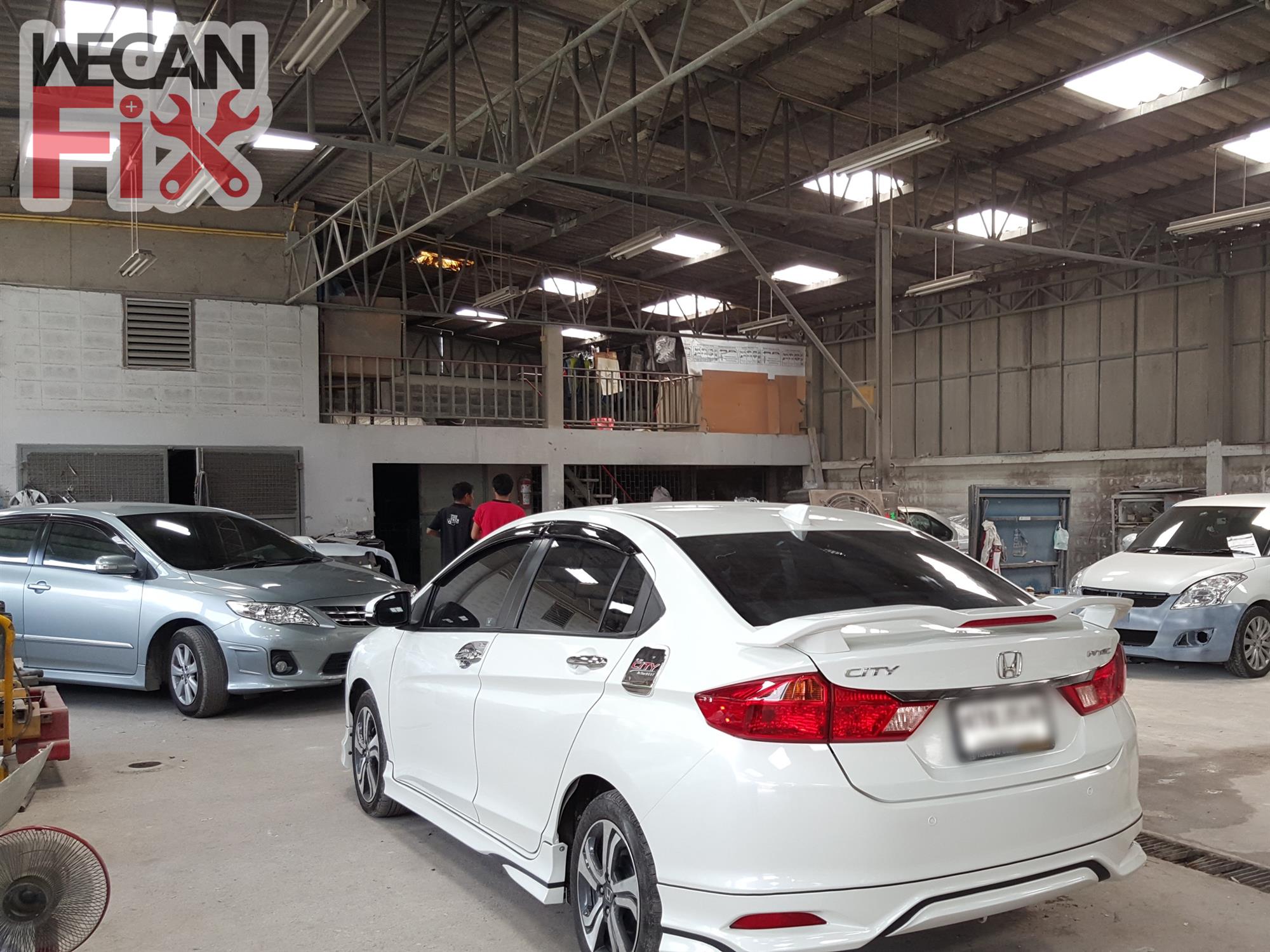 ที่จอดรถรอส่งคืนลูกค้า