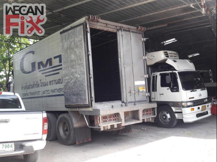 ที่จอดรถรอส่งคืนลูกค้า