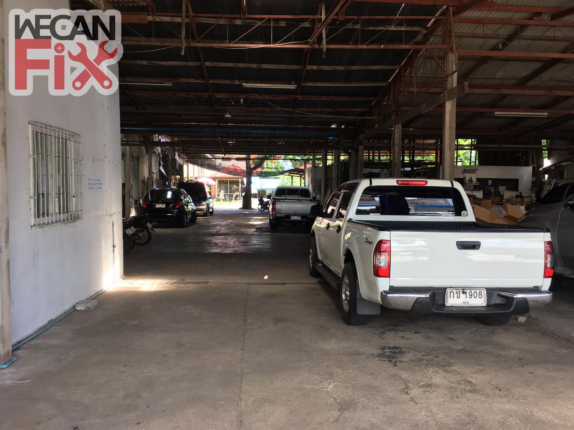 ที่จอดรถรอส่งคืนลูกค้า