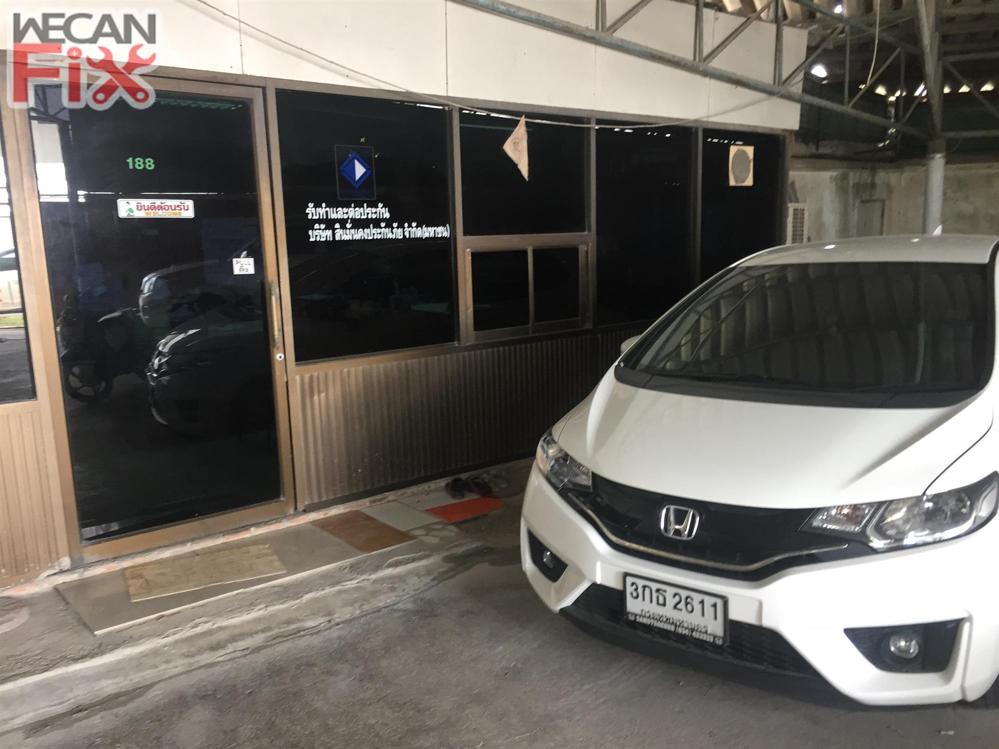 ที่จอดรถรอส่งคืนลูกค้า